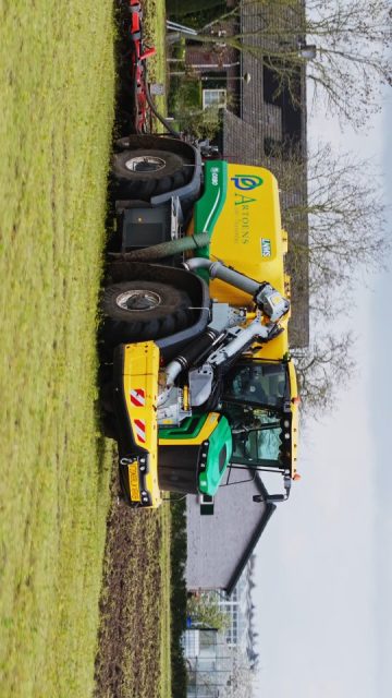 The game is on🤙 #oxbo #agriculture