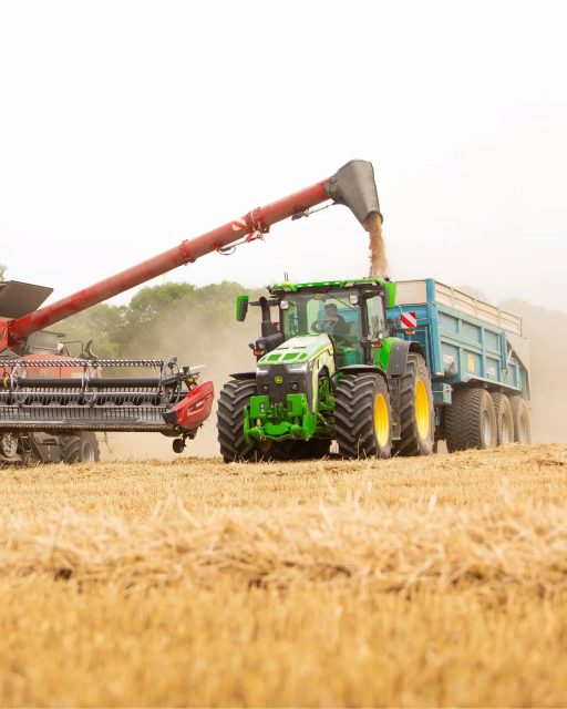 Built for acres, not for excuses 🇺🇸🤯

Watching the brand-new Case IH AF10 finish its season in the burning heat of the French sun was wonderful 🫡 #case #johndeere #agriculture #landwirt #harvest