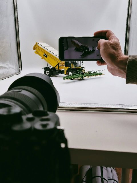 En daar zijn ze: de eerste voorbereidingen voor de Landbouwminiaturenbeurs van Merelbeke! 🫡

Voor de affiche gingen vandaag enkele modellen in de photobooth. Van unieke en zeldzame stukken tot de nieuwste landbouwminiaturen!

Welk miniatuur zou jij graag scoren in Merelbeke?

📅 7 februari
📍 Merelbeke

#farmmodels #landbouwminiaturen #landwirt #agriculture